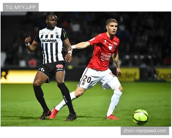 朗斯客场2-1击败昂热,时隔21年重返法甲积分榜首位 朗斯客场2-1击败昂热,时隔21年重返法甲积分榜首位