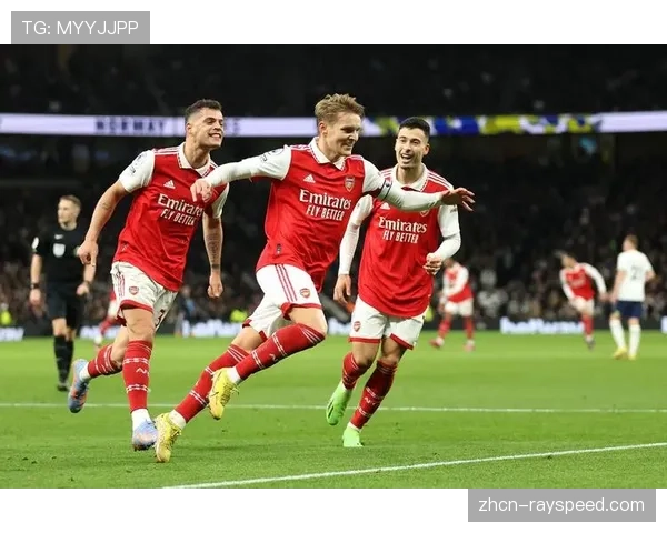 保级大战白热化：西汉姆联绝杀重生，狼队4轮不败现曙光