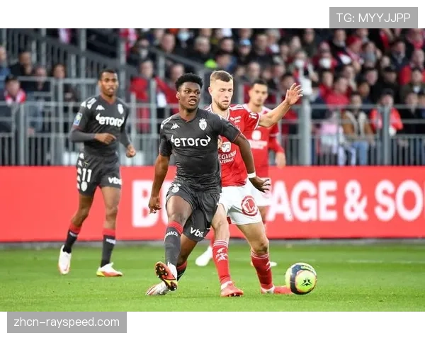 报道:法甲联赛试行“移动端第二屏互动”功能,提升年轻观众参与度 报道:法甲联赛试行“移动端第二屏互动”功能,提升年轻观众参与度